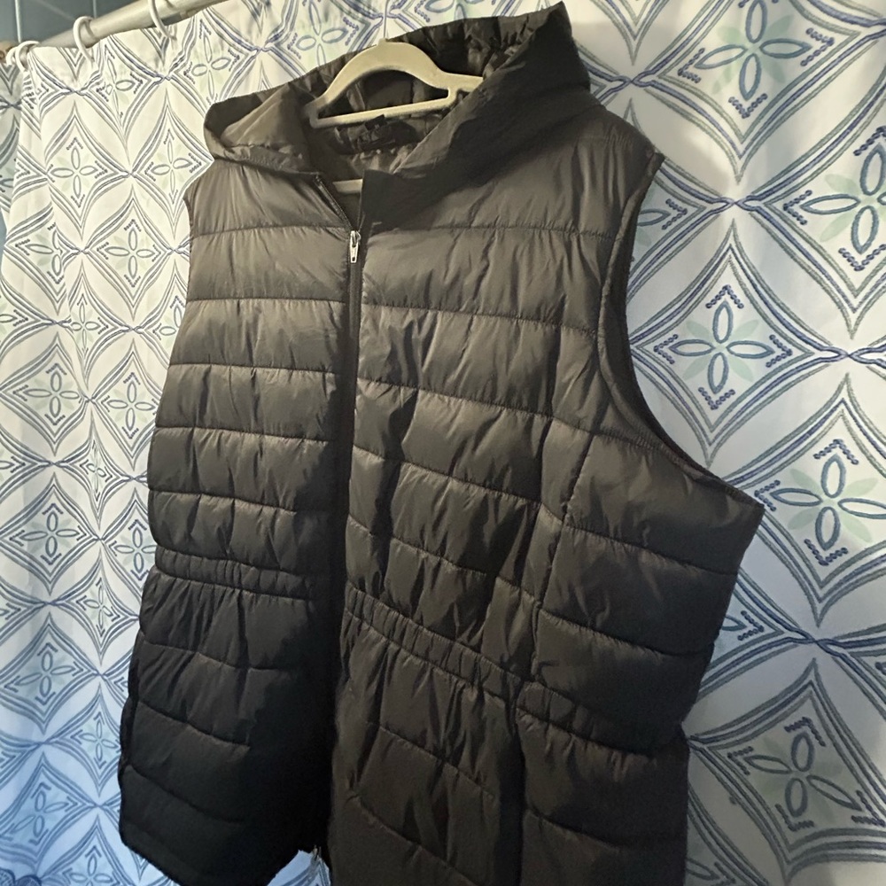 EUC Swiss Tech Black Quilted Vest w/Front Pockets & 2 Way Zipper, Elastic Waist - Picture 4 of 13
